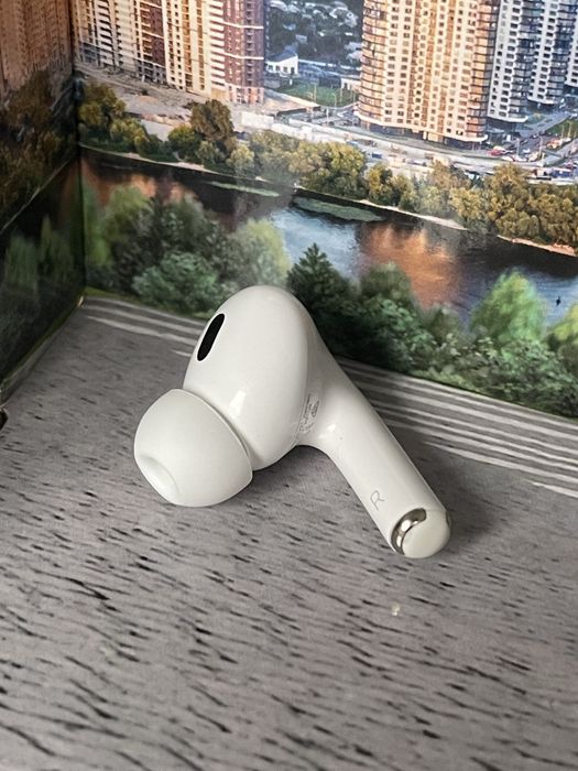 Продаю AirPods pro 2 правий оригінал без кейсу