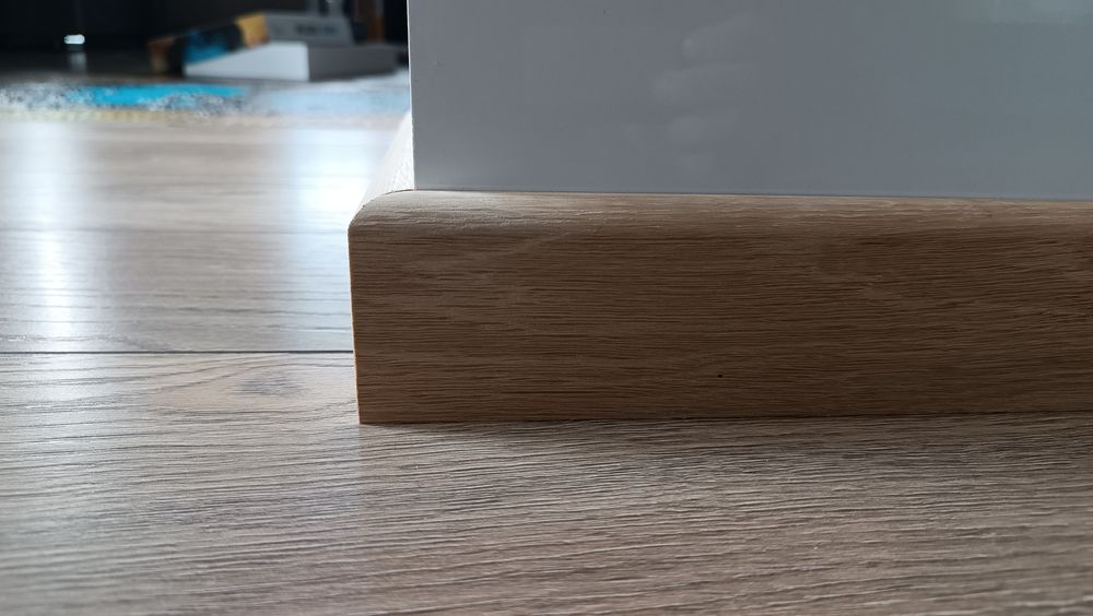 Montaż listew przypodlogowych