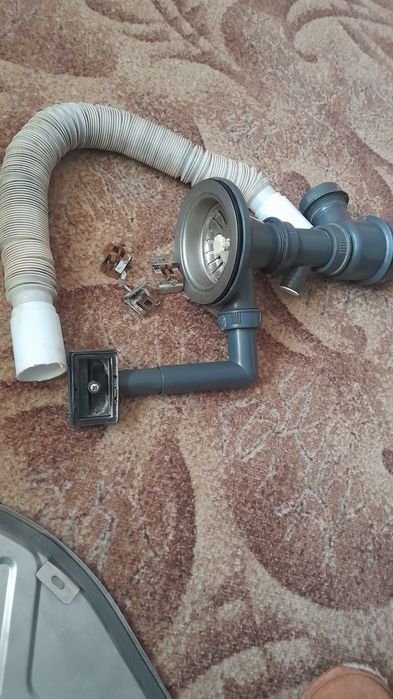 Продам мийку  врізну