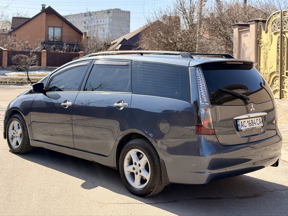 Mitsubishi GRANDIS 7 Мест Автомат