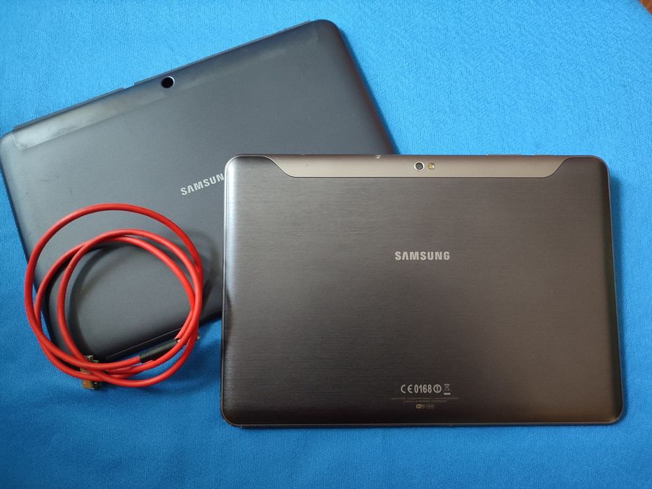 Планшет Samsung  GT-P7500