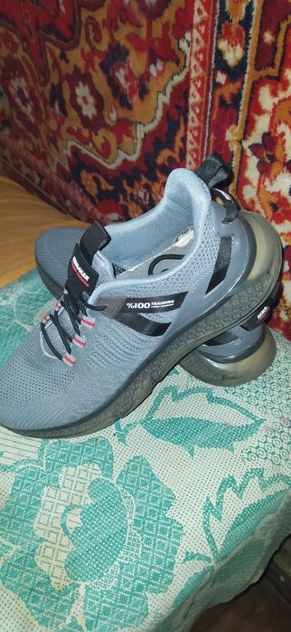 Кроссовки мужские 46 размер.Цена 600грн.