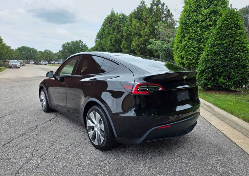 Tesla Model Y Long Range      2021