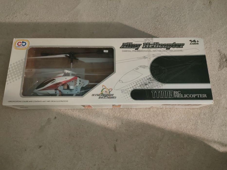 Remote-Controlled Helicopter64409131888643122