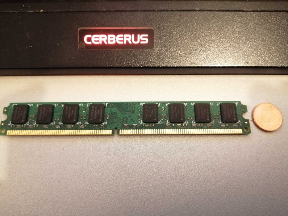 Várias memórias DDR264553118494979122