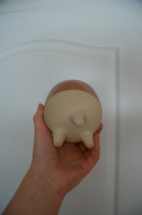 Mała osłonka na doniczkę doniczka na nóżkach boho