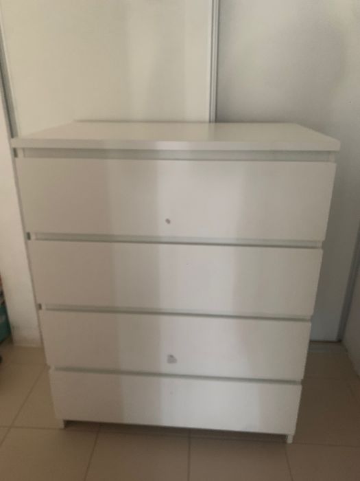 Cómoda branca IKEA