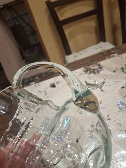 Графин скляний красивий