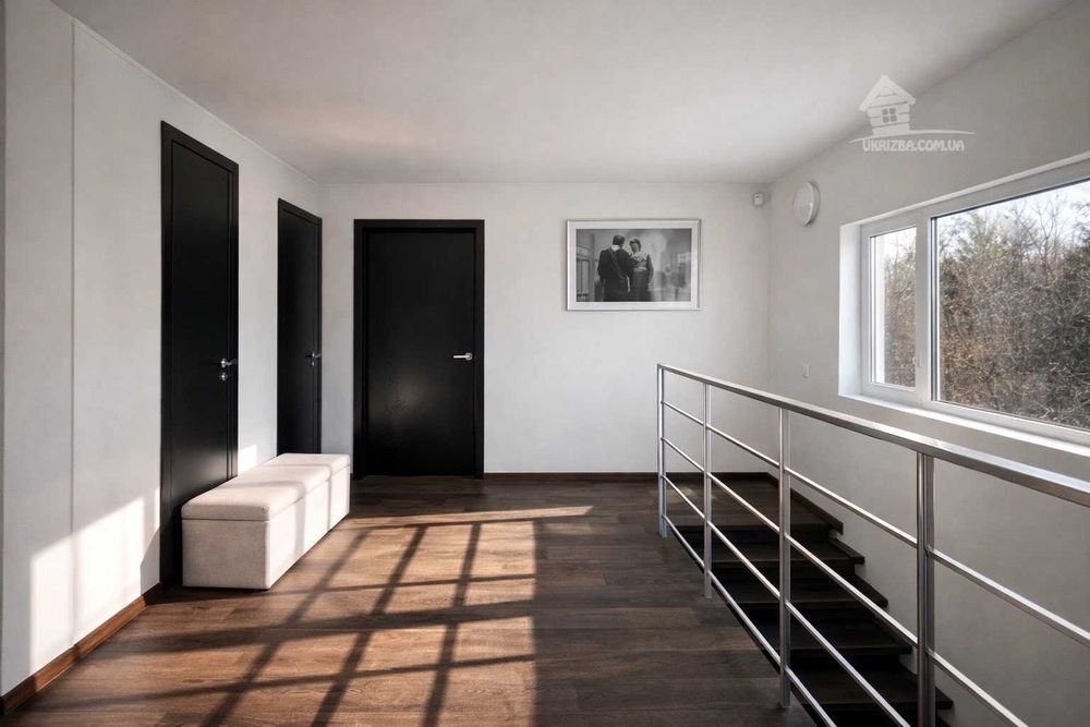 Метро Лівобережна. Новий  будинок 130 кв. Генератор. 3 спальні.