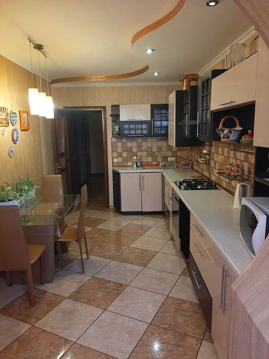 Продам 3-х кімнатну квартиру в місті Чернівці