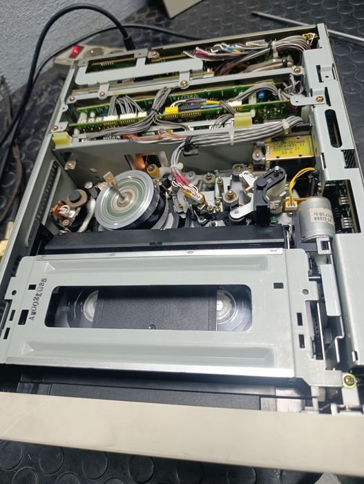 Професійний відеомагнітофон Sony SVO-9500MDP
