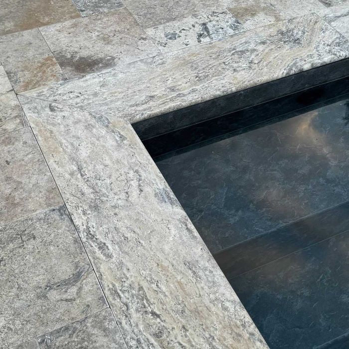 Stopień trawertynowy trawertyn schody Silver Ash szlif  135x33x3 cm