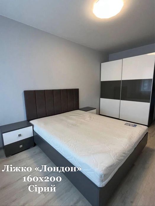 Двоспальне ліжко з матрацом. Кровати из склада.