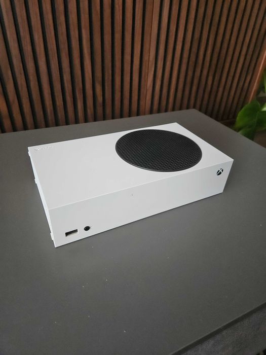 Consola Xbox Series S Branca (512GB) + Comando