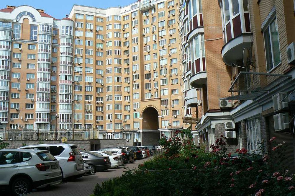 Apartment in Kyiv - More