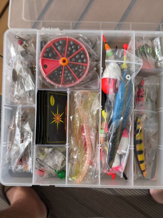 Caixa organizadora de material de pesca à linha