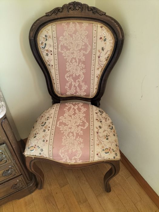 Vendo cómoda e cadeira tudo 180€ Madeira maciça