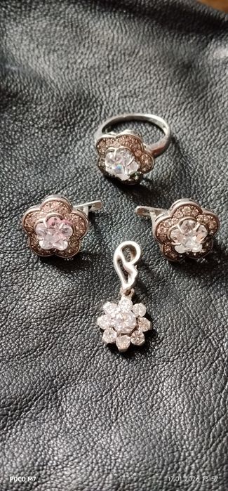 Кольцо и серьги  и подвеска925 пробы с церкониями заводское