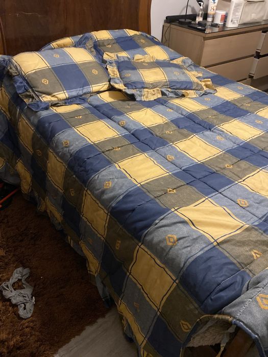 Colcha de aquecimento com duas almofadas para cama de casal