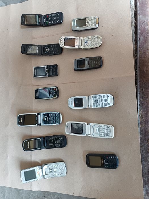 Telefony komórkowe i ładowarki