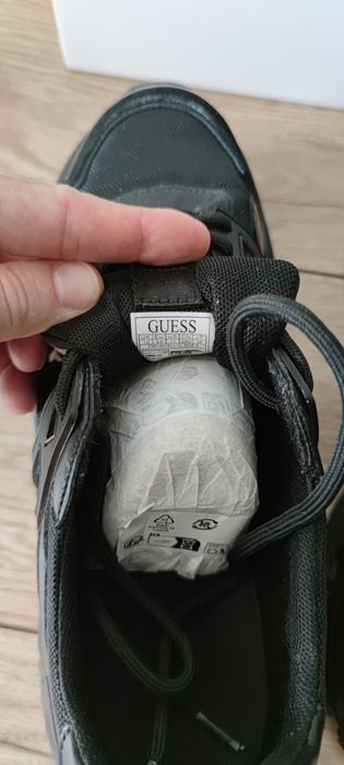 Sneakersy Buty sportowe Guess 44  28.5 cm