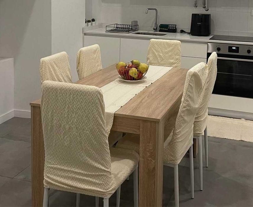 Conjunto de mesa com cadeiras