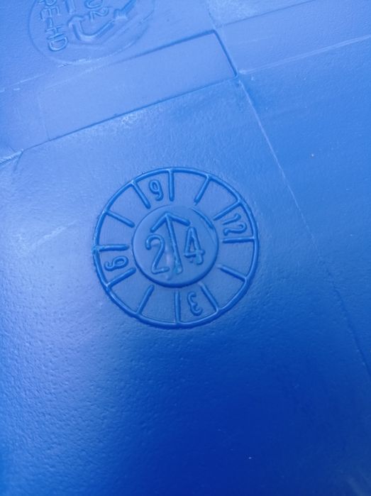 Канистры пластиковые 25л. и 20л.