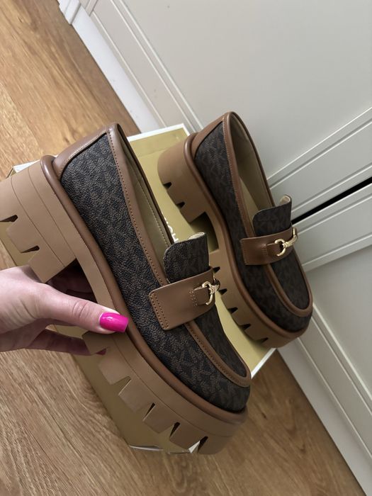 Mokasyny damskie Michael Kors brązowy monogram złote logo 37