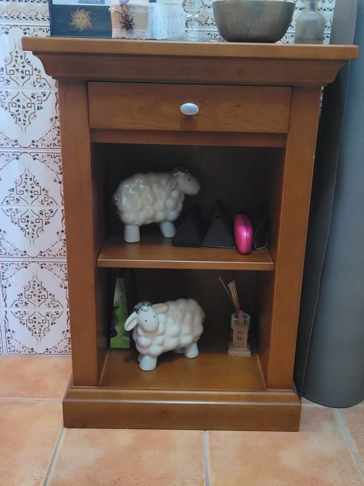 Livreiro de Madeira Maciça de Cerejeira