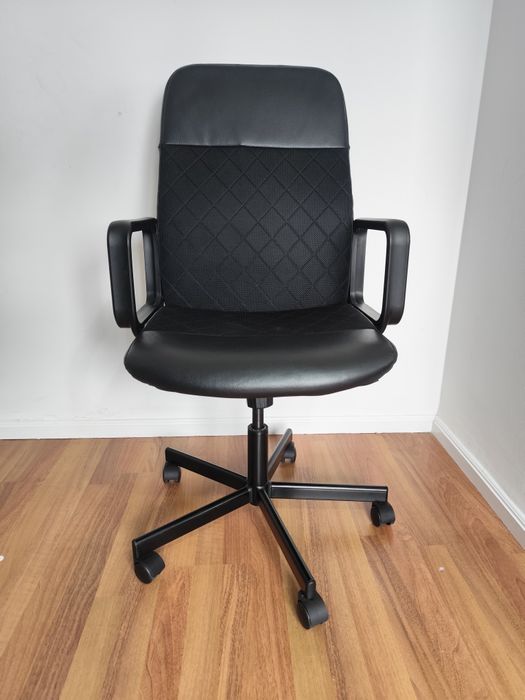 Cadeira giratória IKEA