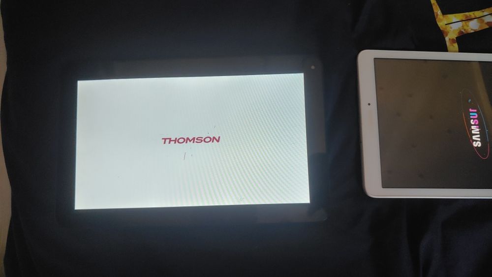 2 tablety  Thompson i Samsung