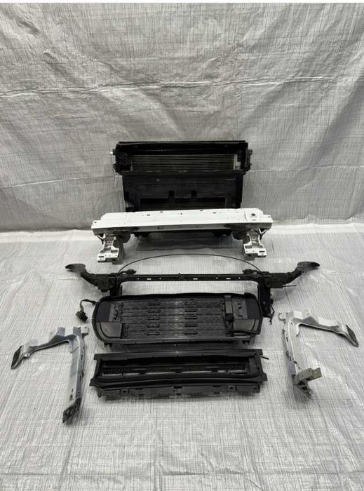 Розборка Jaguar F Pace Рест Комплект:Бампер/Телевізор/Капот/Крила/Фари