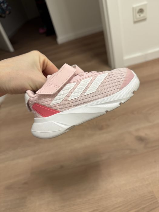 Кросівки Adidas для дівчинки