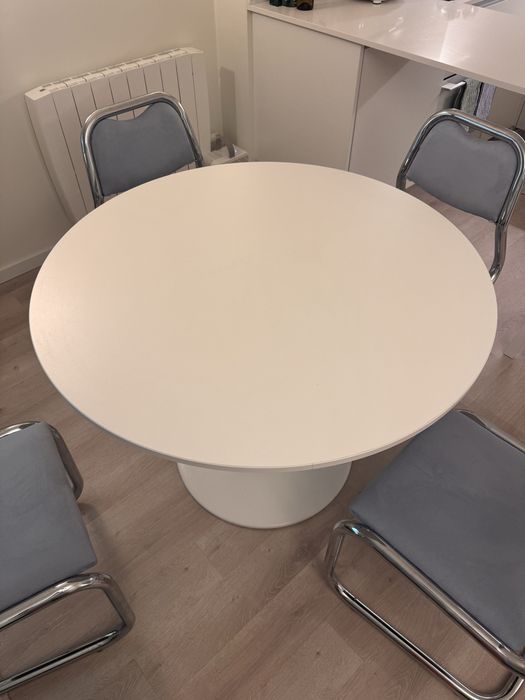 Mesa de jantar redonda