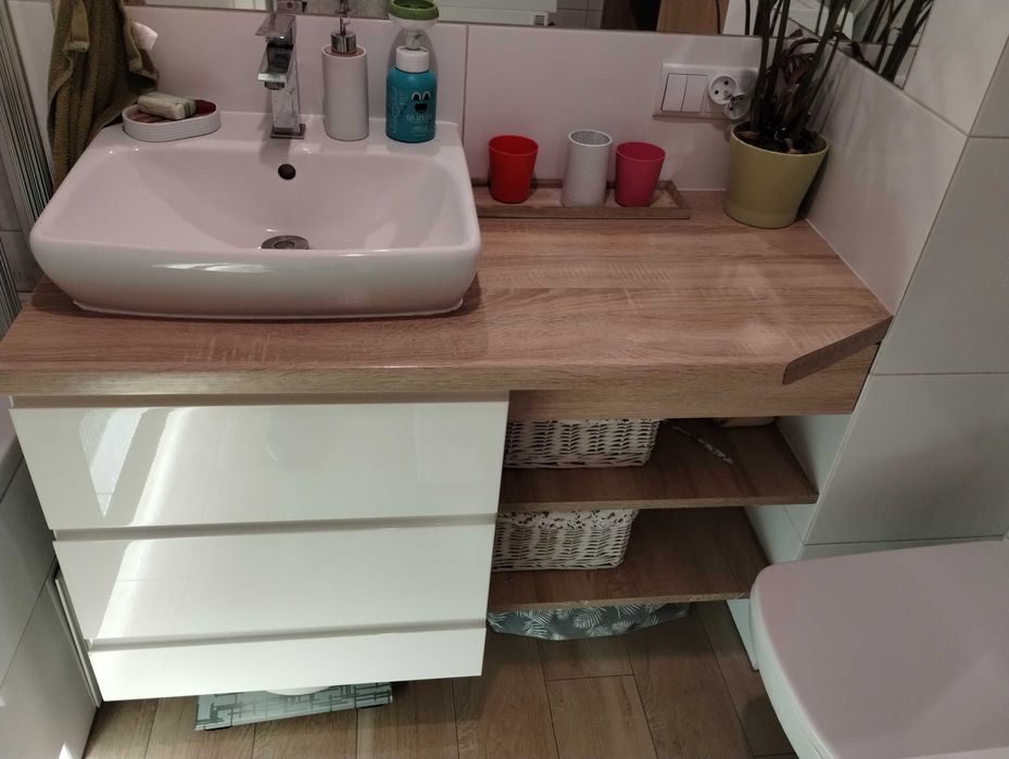 Meble łazienkowe używane, fronty lakierowane