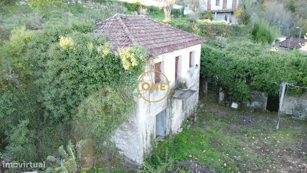 Ruina para reconstrução em Passô, Vila Verde