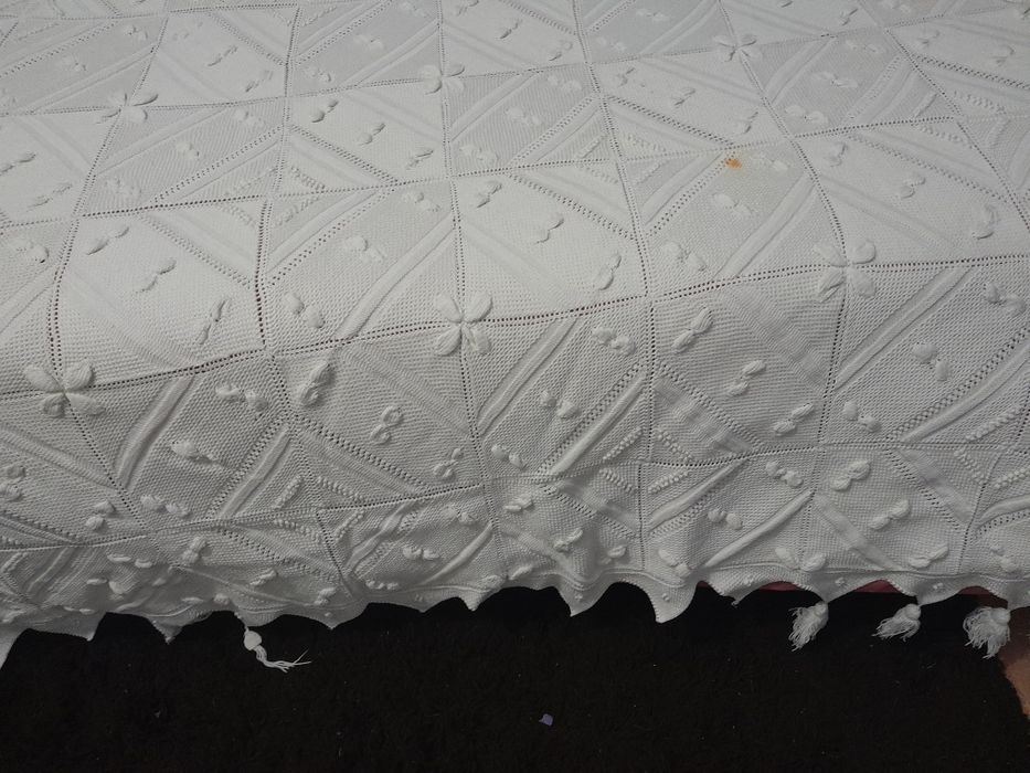 Vendo colcha de renda