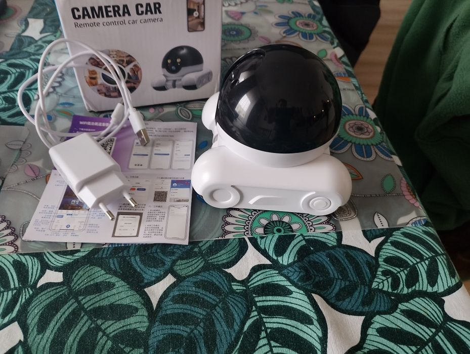 Robot kamera jeździ po domu