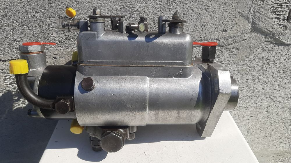 Ciagnik U-R-S-U-S C-360 3p Pompa wtryskowa MF 255 PERKINS 3