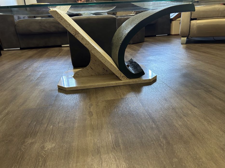 Mesa de centro  com tampo de vidro e base de mármore