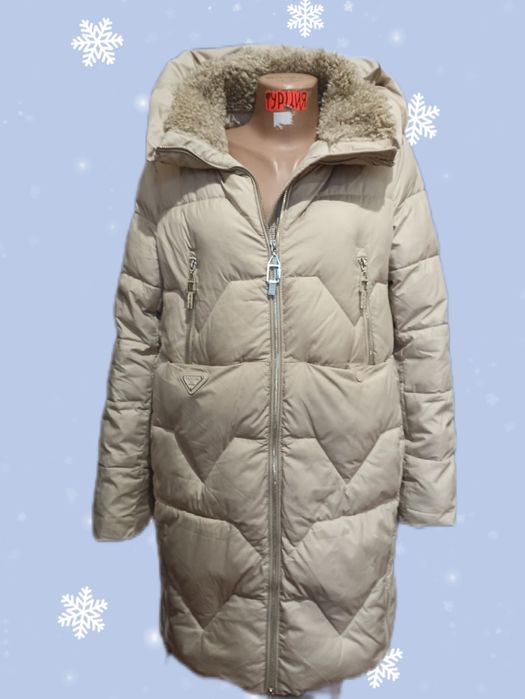 Женская зимняя куртка / пуховик с капюшоном