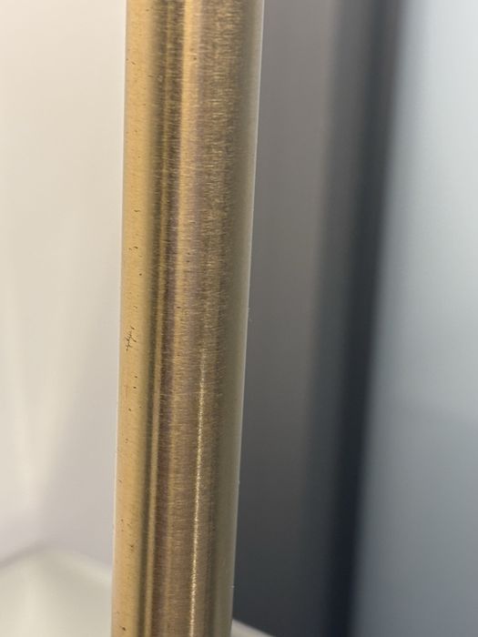 Candeeiro com base em marmore como novo.