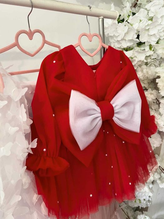 Платтє на дівчинку,червоного кольору