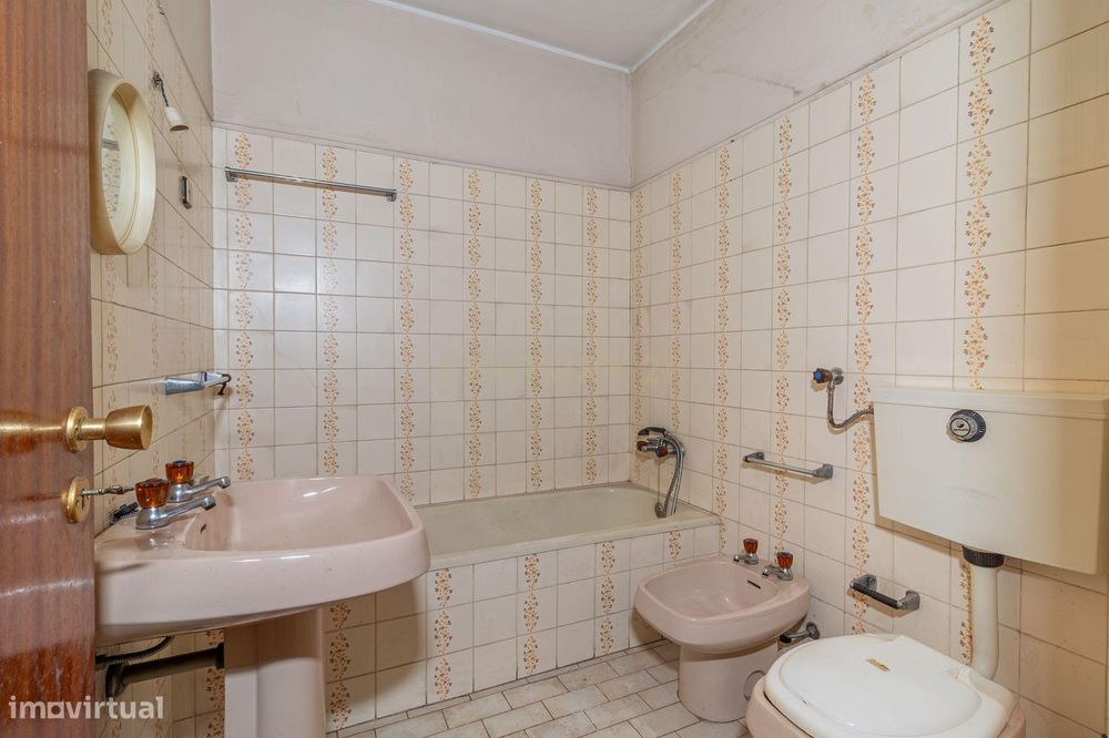 Apartamento T1 em Braga, Maximinos para recuperar - Oportunidade Única