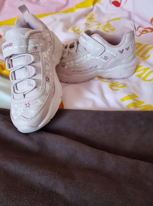 Кросівки на дівчинку, нові