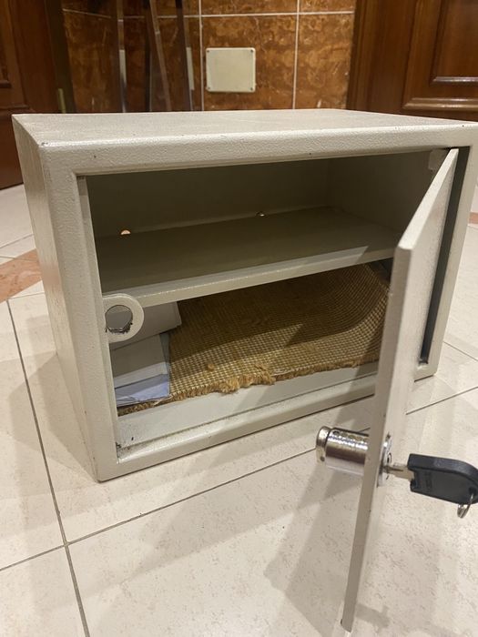 Cofre forte com chave