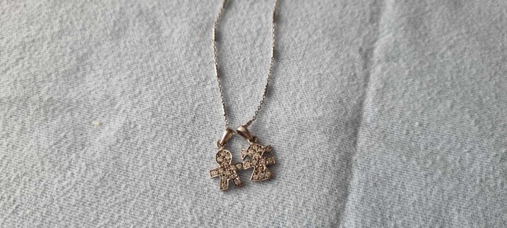 Fio prata com medalha