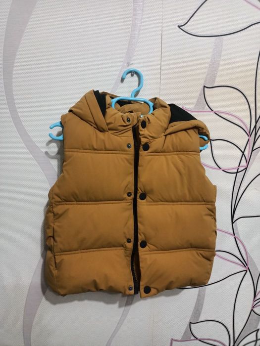 Тепла дута жилетка ZARA, розмір 92