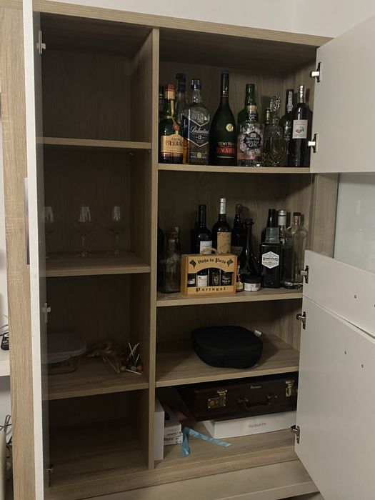 Móvel/bar de marca “lourini” como novo