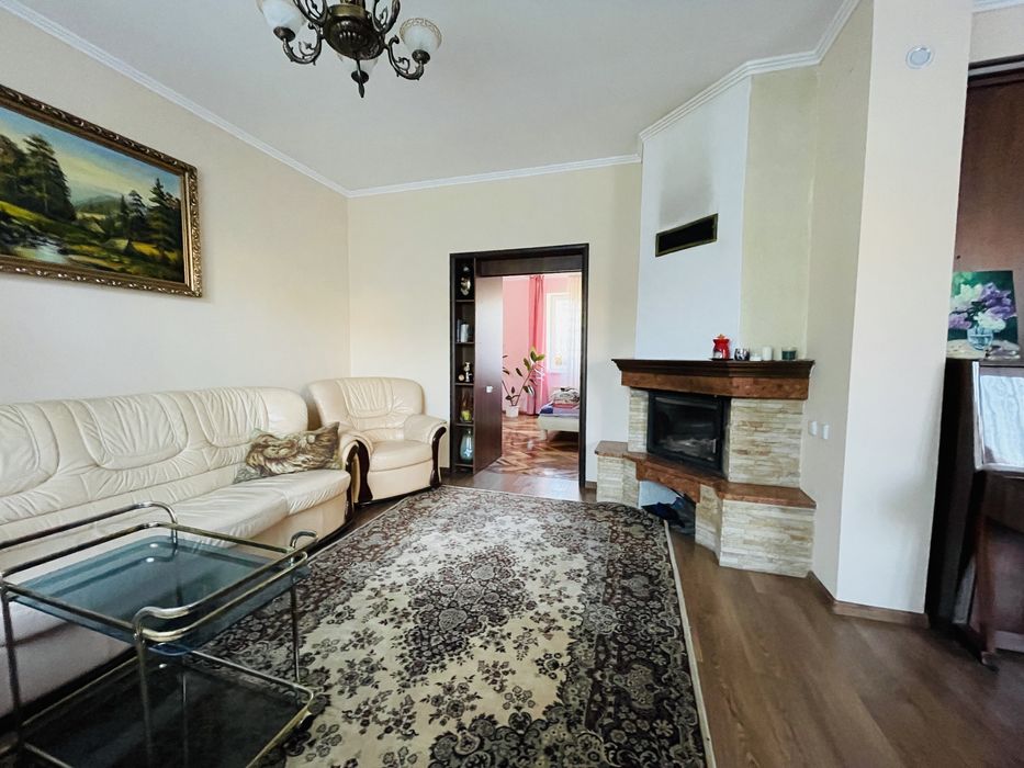 Приватний будинок в Дрогобичі (через дорогу власний бізнес - магазин)